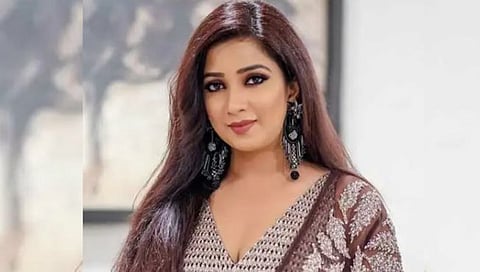 Shreya Ghoshal in trouble, warns fans about her 'X' account