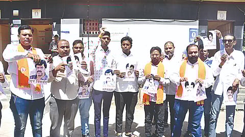  nashik-public-toilet-munde-karad-photos-sambhaji-brigade-protest