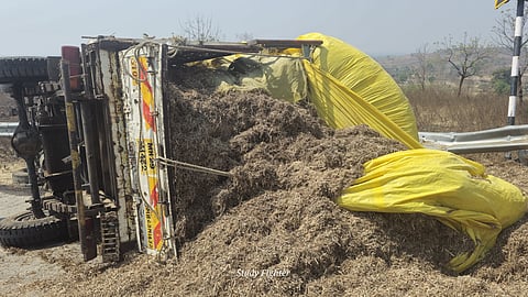 One died on the spot after a pickup tempo overturned at Sindagi Ghat; two seriously injured