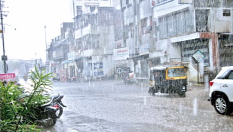 rain with stormy winds in solapur