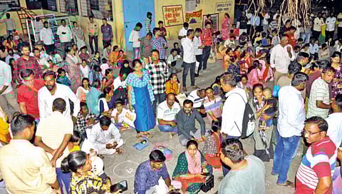 Crowd for admission in Jarganagar school