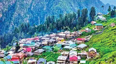 ‘या’ गावात राहण्यासाठी मिळतात पैसे!