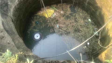 Tractor falls into well, 10 laborers killed