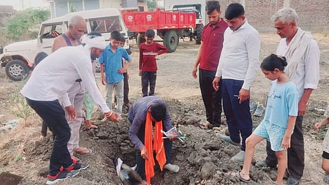 electric shock monkey in Pimpala Lokhande
