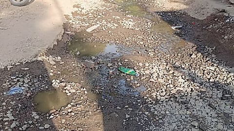  जुनी न काढताच टाकली नवीन सांडपाणी वाहिनी; वारजे येथील रामनगरमध्ये महापालिकेचा प्रताप