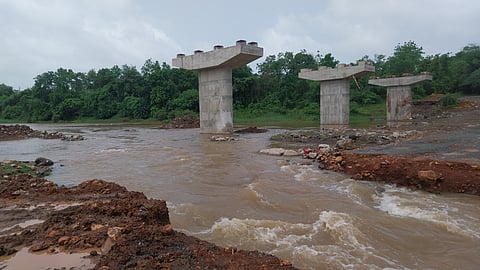 Bridge work stalled Zarikhadi