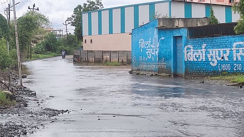 सांगा, आम्ही माउलींच्या दर्शनासाठी कसे जायचे? जुन्या पालखी मार्गावर पाणी 