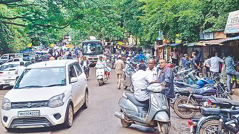 rto office mseb road encroached by hawkers