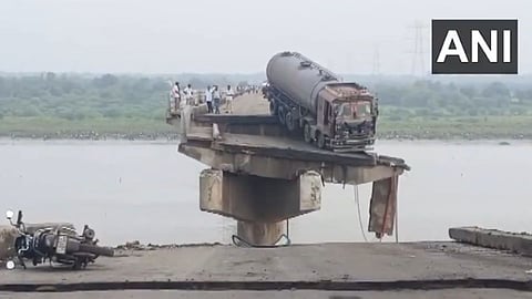 gambhira bridge
vadodara