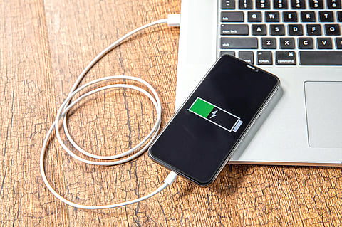 charging-phone-with-laptop-can-be-risky