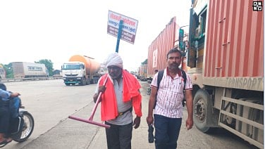 Farmers symbolic protest