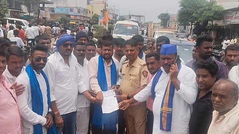 Jawala Bazaar Republican Sena roadblock  