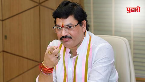 Dhananjay Munde: धनंजय मुंडे यांच्या प्रतीकात्मक प्रतिमेस सोलापुरात जोडे मारले 