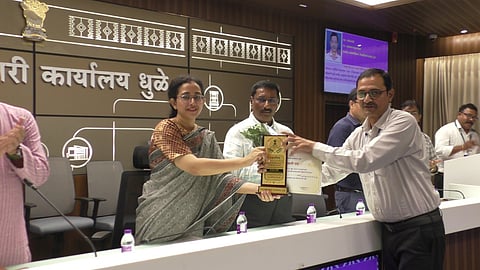 धुळे जिल्हाधिकारी कार्यालय