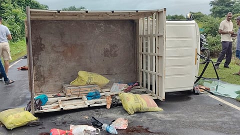 Mithgavane coastal highway tempo accident