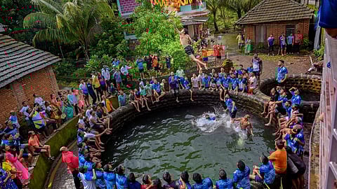 Alibag Kurduas  well-top Dahi Handi 