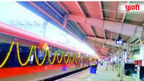 विस्तारित वंदे भारत एक्सप्रेसकडे स्थानिकांनी पाठ फिरवल्याने ही गाडी रेल्वेस्टेशनहून रिकामीच धावली.