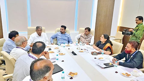 maharashtra-karnataka-border-issue-review-every-three-months