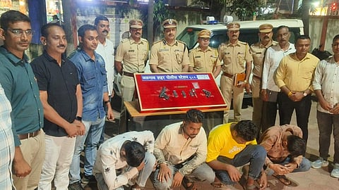 चार आरोपींकडून दोन गावठी पिस्तूलसह 10  जिवंत काडतुस जप्त 