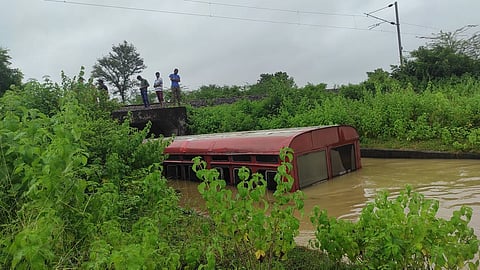 Bhadurli Mul road tunnel water bus stuck