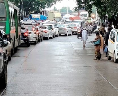 Srushti Chowk Traffic: सृष्टी चौकात वाहतूक कोंडी नित्याची