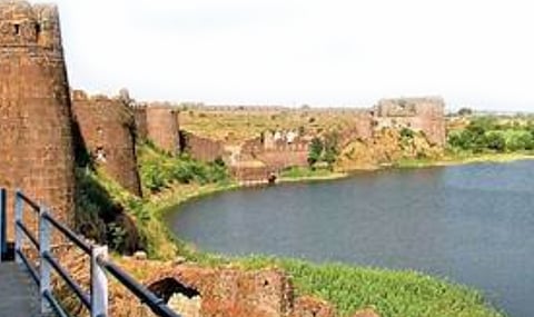 Naldurg fort