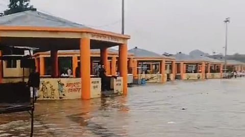 Dashakriya Vidhi ghat submerged