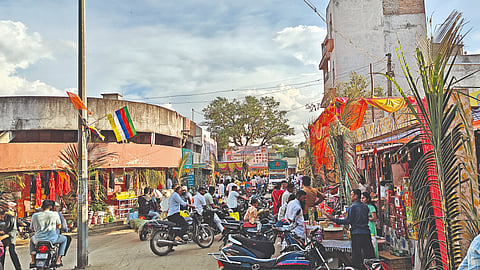 Miraj News: मिरज पूर्वमधील बाजारपेठेत दिवाळीमुळे मोठी उलाढाल 