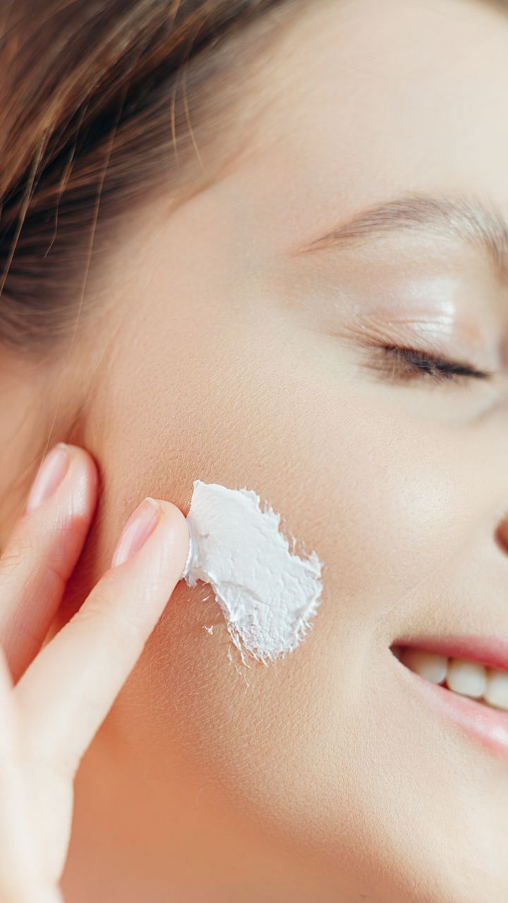 Fairness creams:फेअरनेस क्रिम्सचे पितळ उघडं: रंग गोरा होतो की केवळ 'भास ...