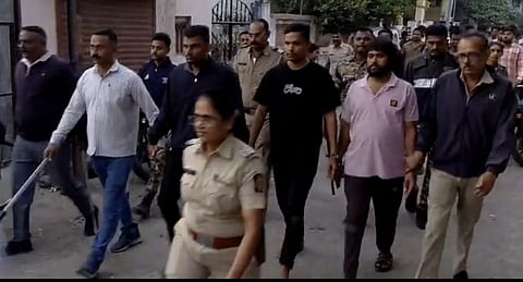 जळगाव : जळगावमध्ये कायदा आणि सुव्यवस्थेवर प्रश्न निर्माण करणारी घटना समोर आली आहे.