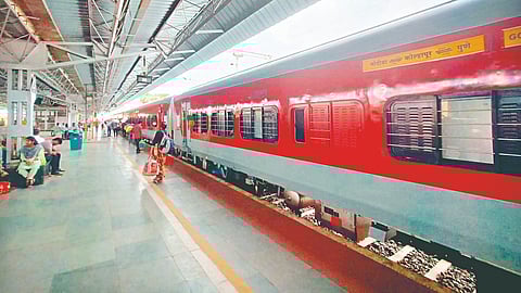 Kolhapur Railway News: कोल्हापूर-अहमदाबाद, दिल्ली, नागपूर एक्स्प्रेसचे डबे होणार कमी