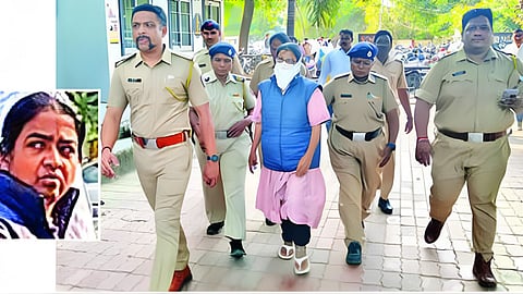 Bogus female IAS officer