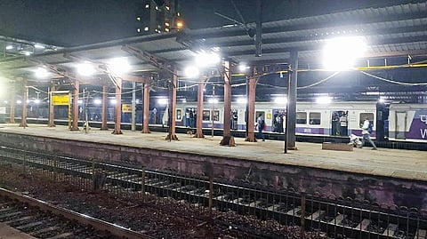 Dahisar station platform lights