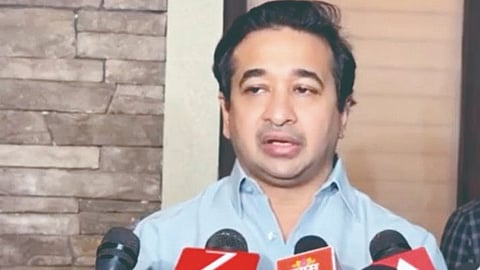 कणकवली : माध्यमांशी बोलताना पालकमंत्री नितेश राणे.