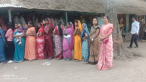 Pimpalner Voting : पिंपळनेर नगरपरिषद निवडणुकीत ७१.९८ टक्के मतदानाची नोंद