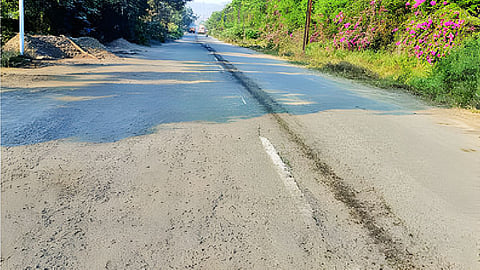 निकृष्ट कामे करणाऱ्या ठेकेदारांचे वरपर्यंत लागेबांधे