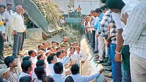 Solapur farmers protest