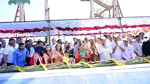 लासलगाव ( नाशिक ) 