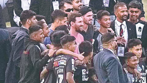 Lionel Messi VIP handshake