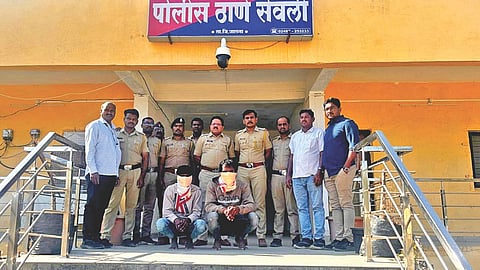 Gold robbery weekly market