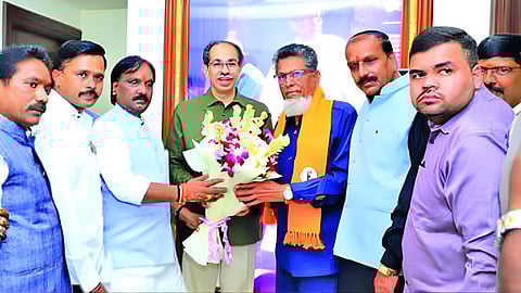 Former mayor Rashid Khan joins the Thackeray Sena