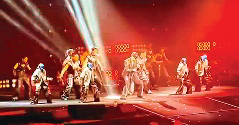 Chinese singer concert robots Dance