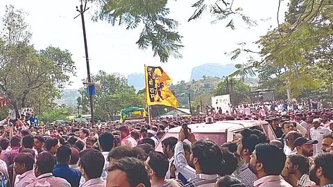 त्र्यंबकेश्वर : त्रिवेणी तुंगार यांचा नगराध्यक्षपदी विजय जाहीर होताच कार्यकर्त्यांनी केलेला जल्लोष.