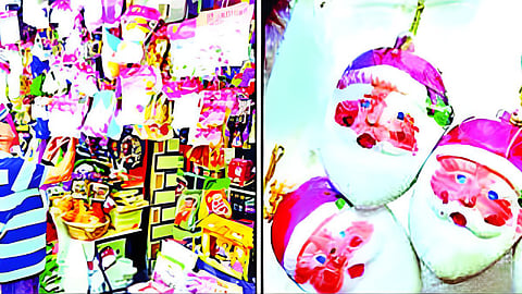 The market was decorated with lights and a Christmas tree.