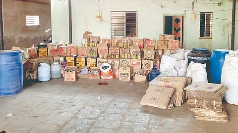 Hupri fake country liquor den