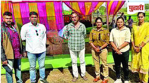 बालविवाह रोखणारे पोलिस अधिकारी सरला गाडेकर, पोलिस कर्मचारी.