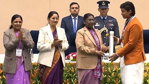 vaibhav suryavanshi received prime minister rashtriya bal puraskar by president droupadi murmu 