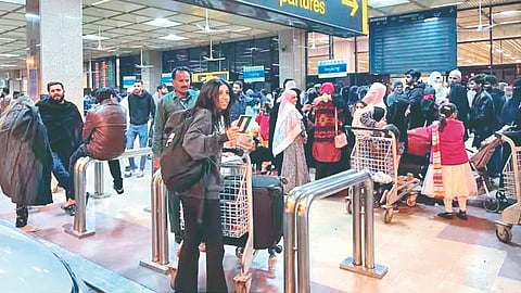 Thousands of Doctors and Engineers Leave the Country in Pakistan