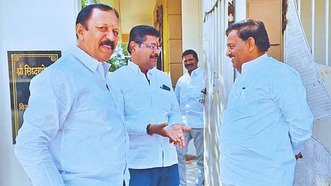 Solapur Politics : आमदारद्वय देशमुखांचे स्वपक्षालाच आव्हान