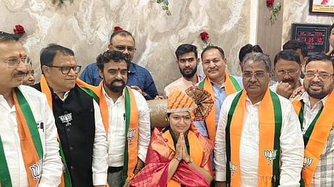 Dhule Pimpalner News : पिंपळनेरच्या नगराध्यक्षा डॉ. योगिता चौरे यांनी स्विकारला पदभार